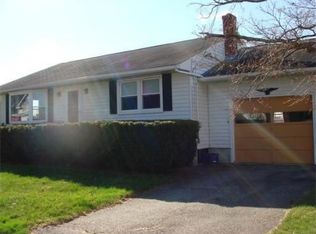 5 Howe Ter, Methuen, MA 01844