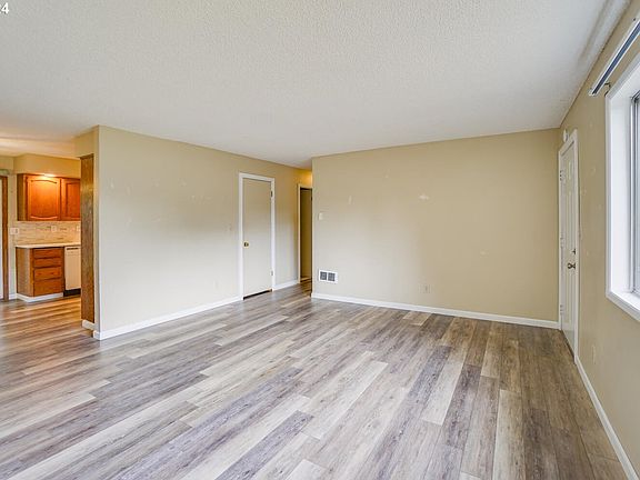 4th image of 10010 NE 74th St