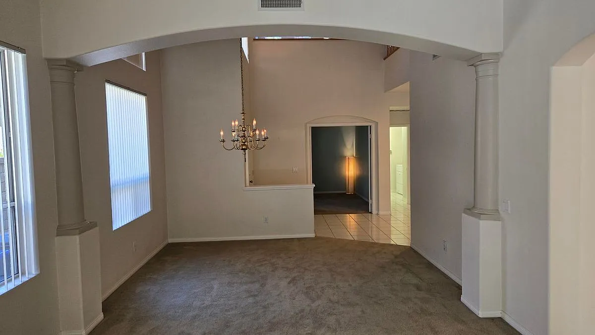 3 bed, 3.0 bath, 2080 sqft, $3,900 — Photo 4