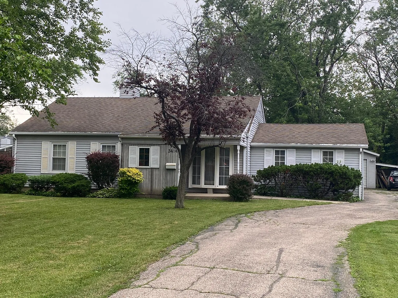 3414 Greenbriar Dr photo 1