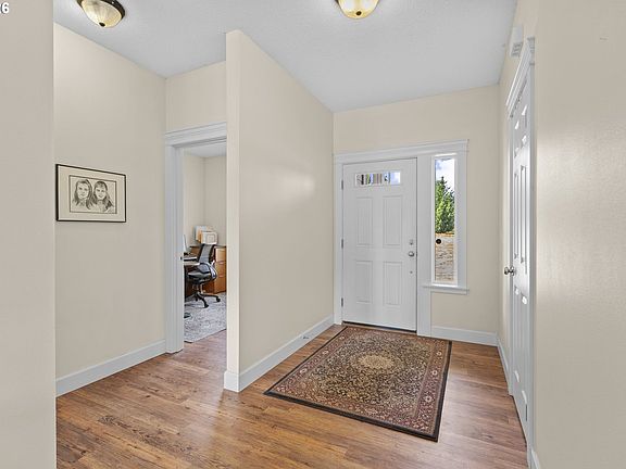5th image of 3911 NE 199th St
