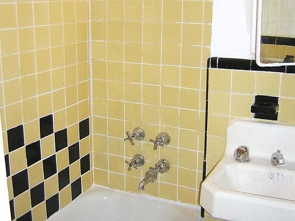 4th image of 141 Essex St APT 4A
