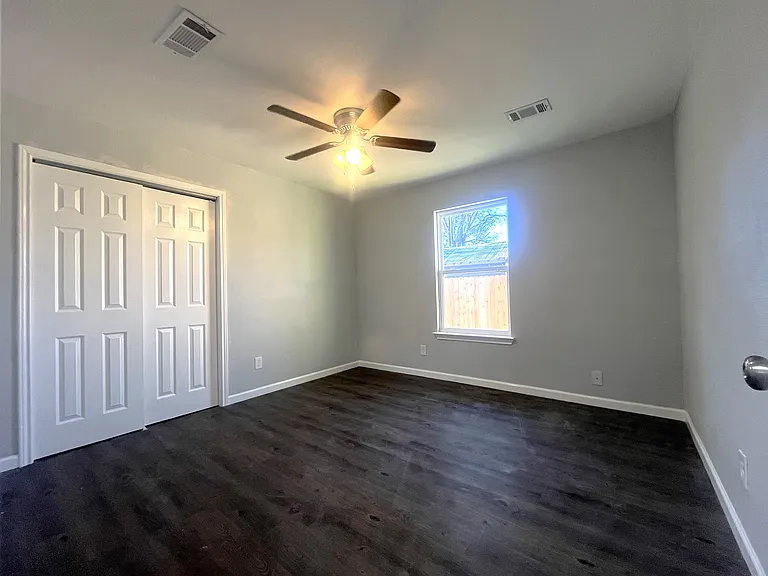 105 Chico St — Photo 17