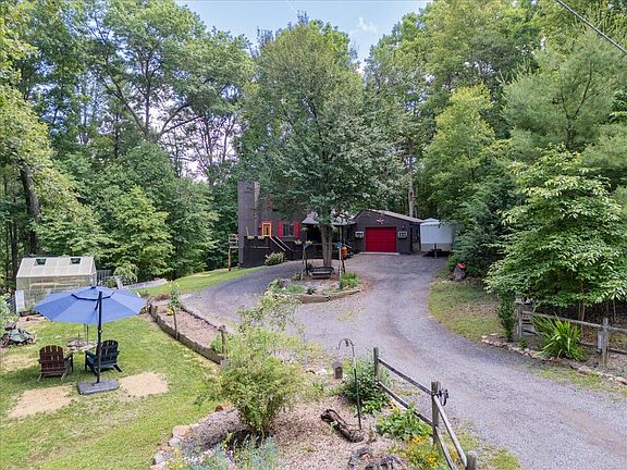 2nd image of 8732 Oakwood Dr