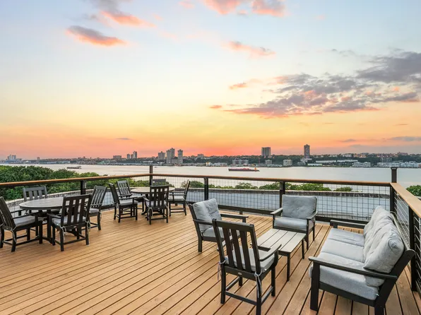 214 Riverside Drive image 14 of 16