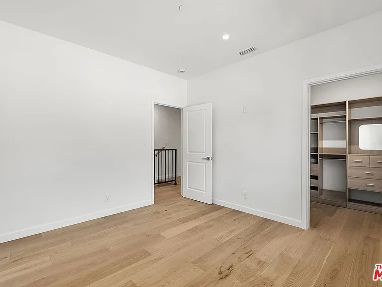 824 N Orange Grove Ave — Photo 18