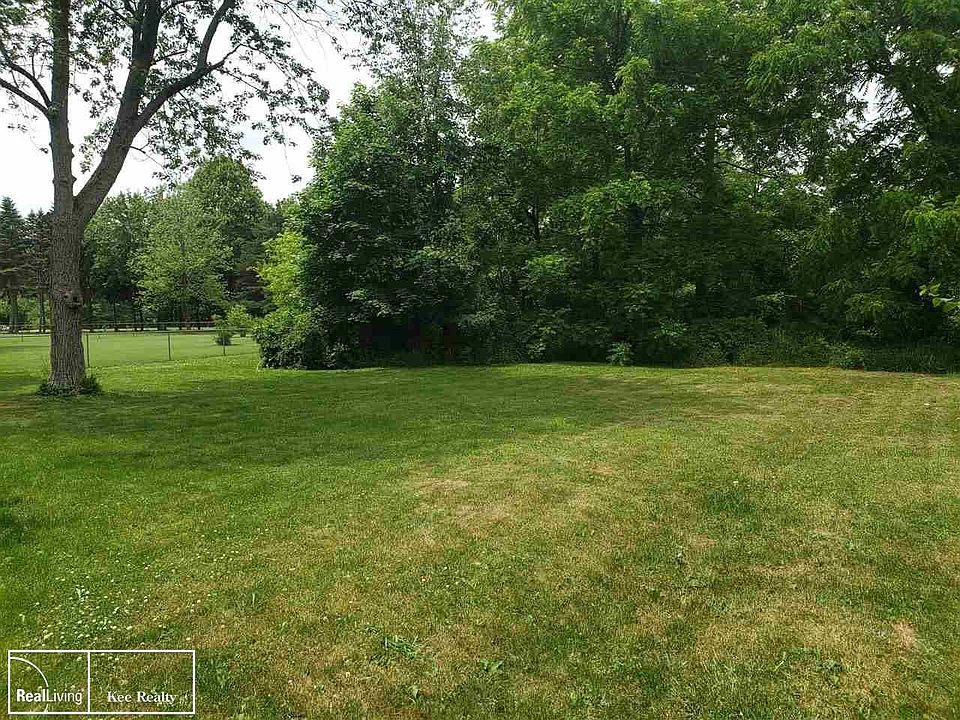 2nd image of 54289 Ridge Rd