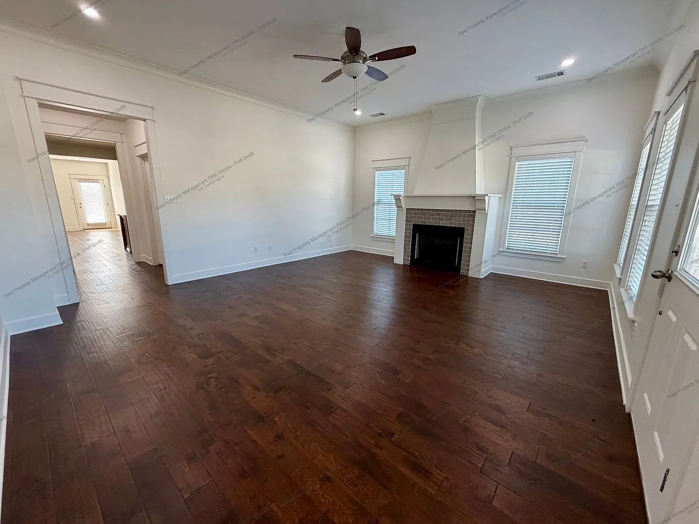 3 bed, 2.0 bath, 1950 sqft, $1,900 — Photo 3
