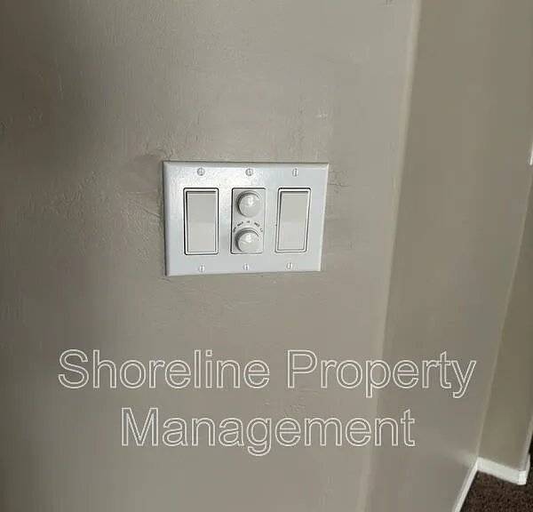 511 Diamond Lake St — Photo 1