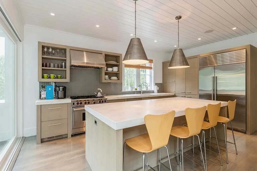 Chic Village Home — Photo 3