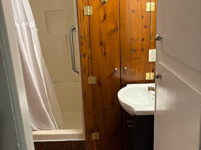 1909 Colby Ave #2 — Photo 12
