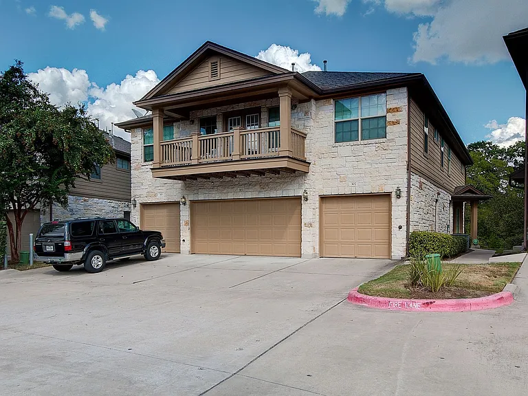 1310 Parmer Ln #303-3B — Photo 3