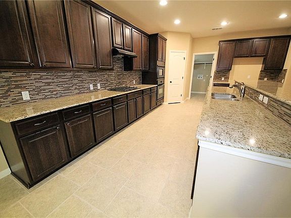 4th image of 1916 Pecan Valley Dr