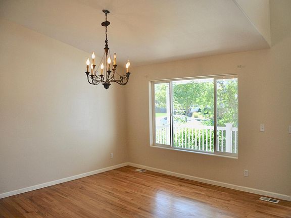 4th image of 1537 W Yaquina Dr