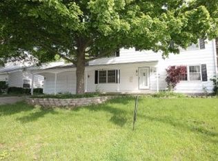 127 Point Bluff Dr, Decatur, IL 62521