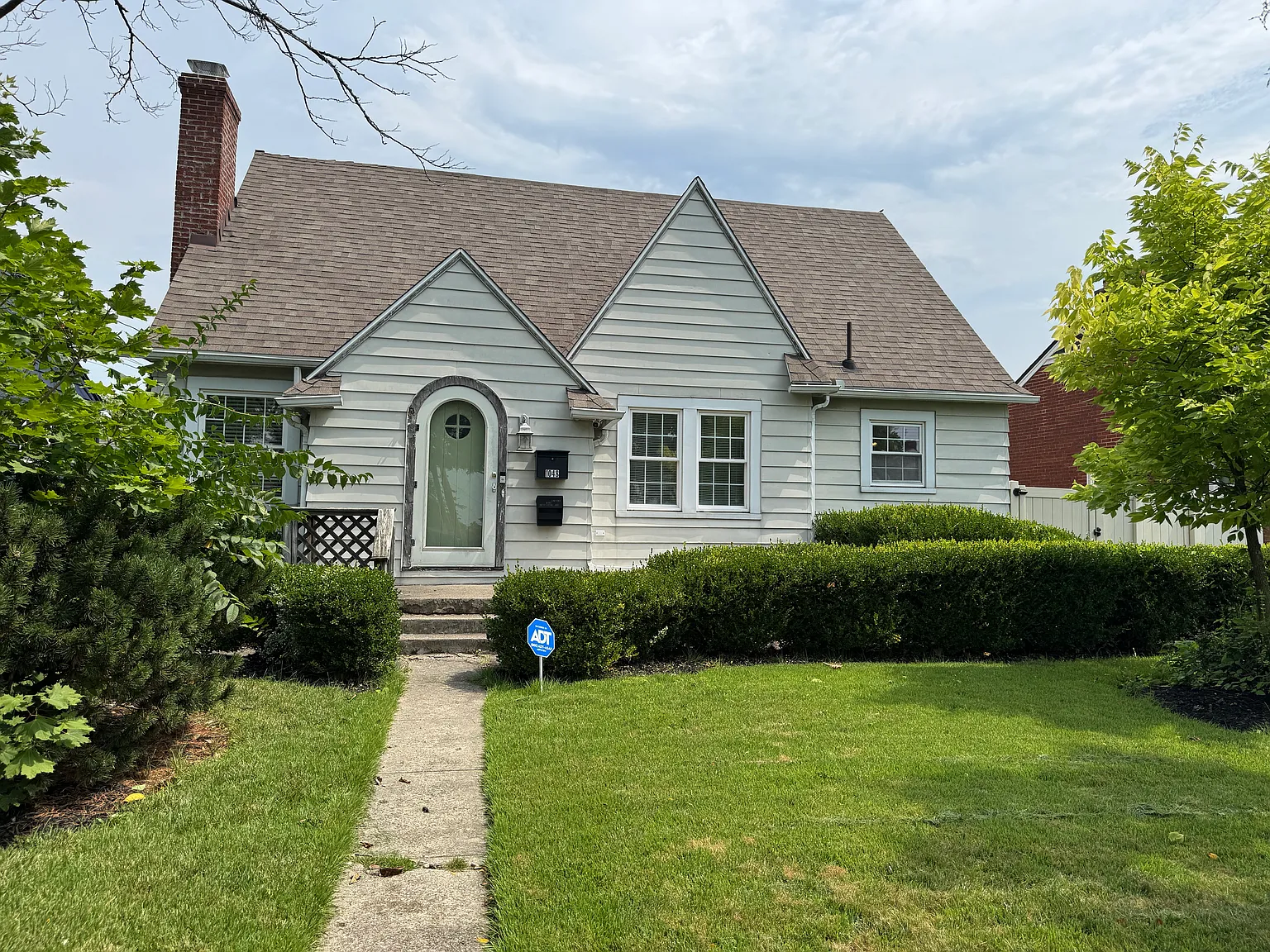 4 bed, 2.5 bath, 1254 sqft, $1,695 — Photo 1