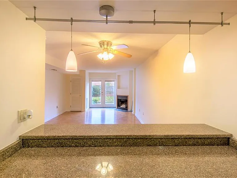 348 Franklin St — Photo 5