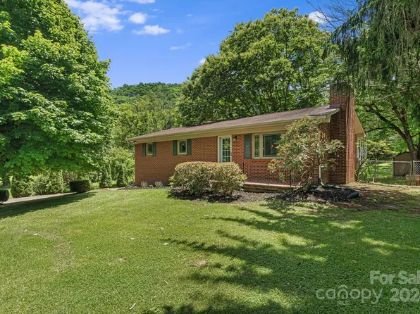 40 Farley St, Waynesville, NC 28786