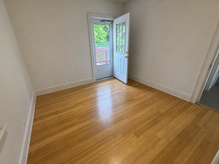 350 Knight St #2 — Photo 6