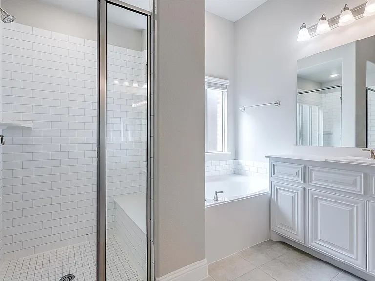 3323 Royal Ridge Dr — Photo 15