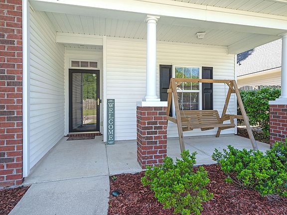 3rd image of 105 Garden Grove Dr