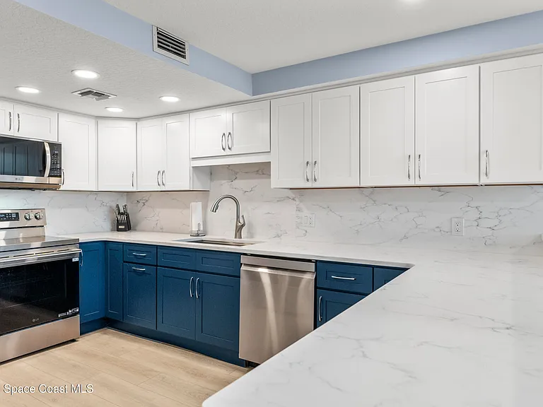5050 Ocean Beach Blvd #301 — Photo 11