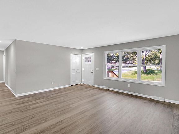 4th image of 250 Prairie St