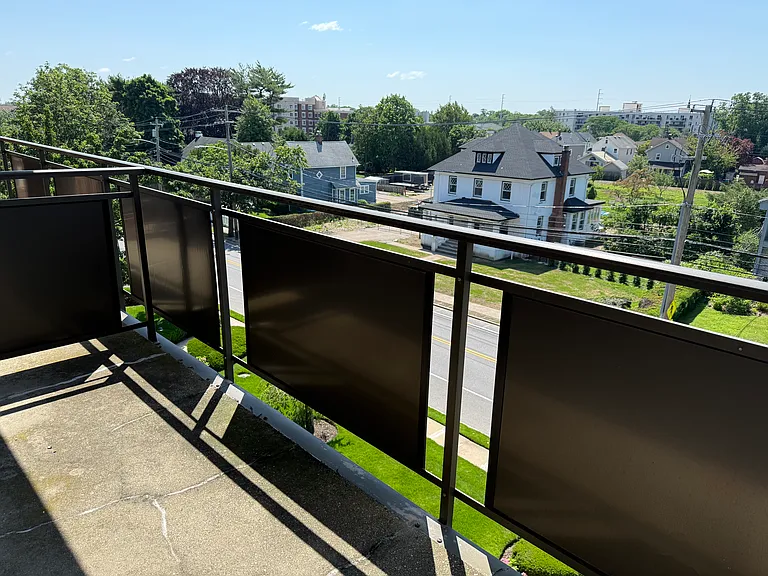 175 Maple Ave #4J — Photo 16