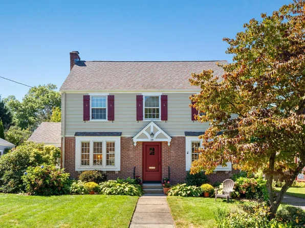 39 Castlewood Road, West Hartford, CT 06107