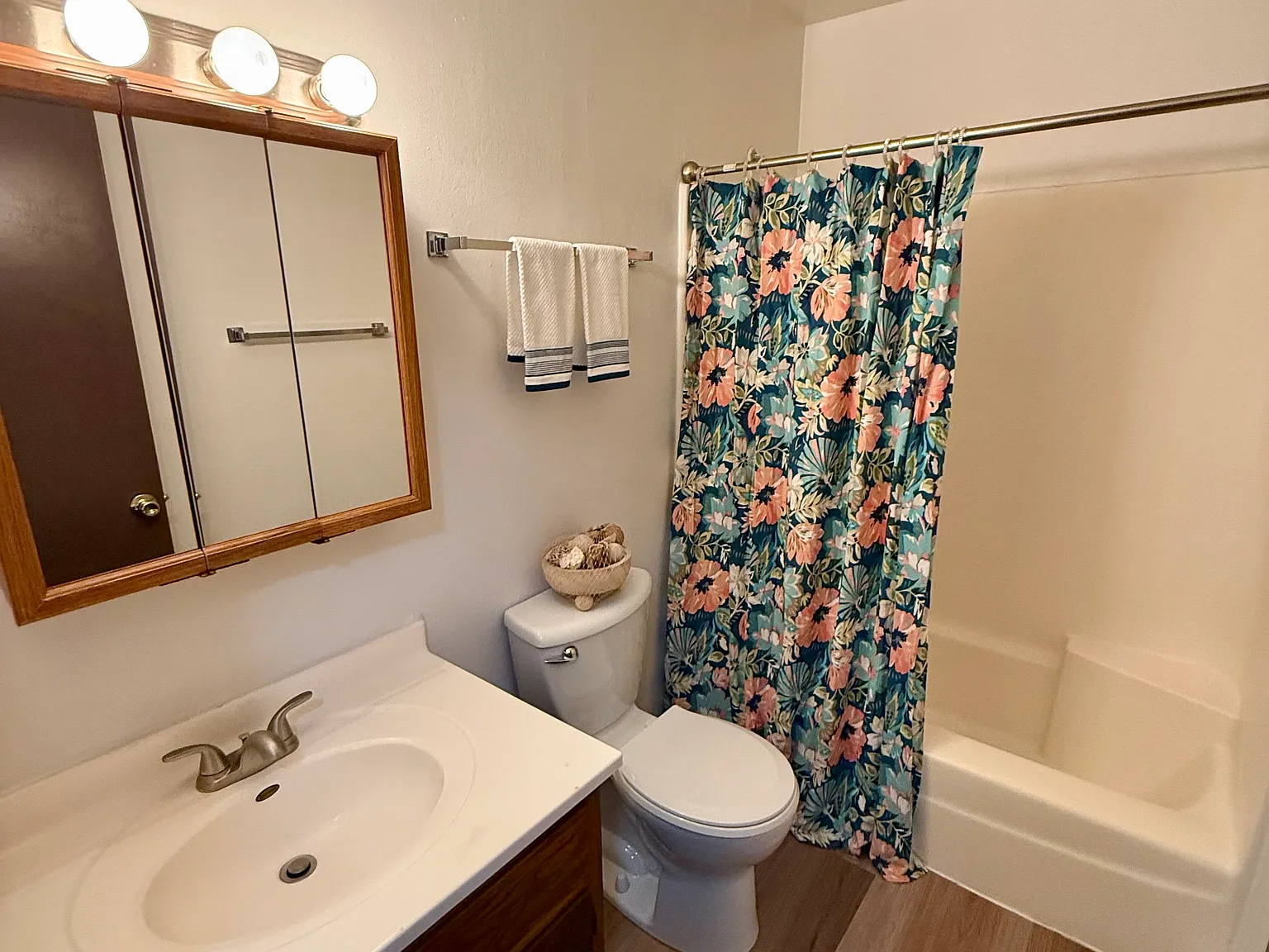 563 Parkview Ln — Photo 4