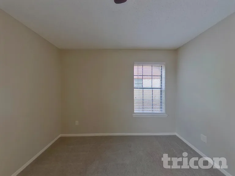 1020 Almond Dr — Photo 14