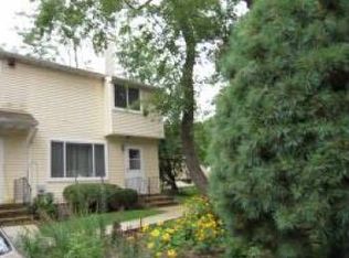 7 Woodland Dr, Roselle, NJ 07203