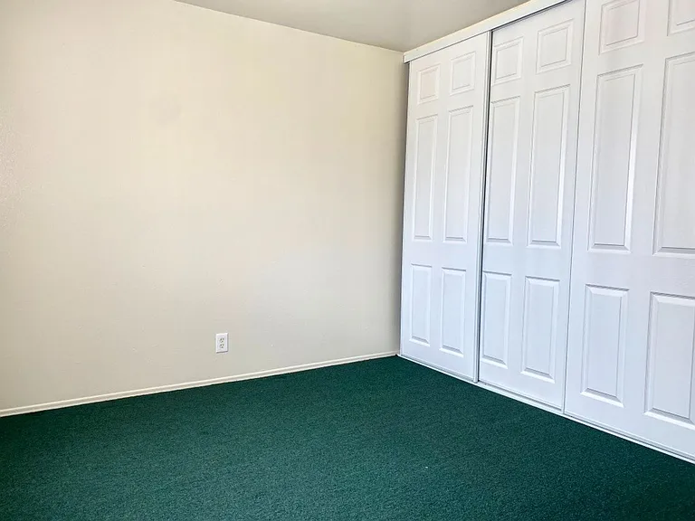 4311 Winona Ave — Photo 24