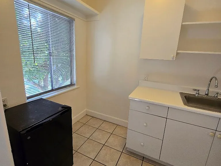 2406-2408 2410 Fernleaf St — Photo 5