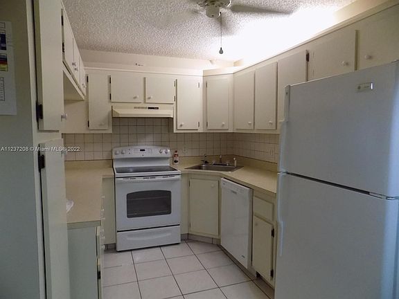 5th image of 820 Sky Pine Way APT B2