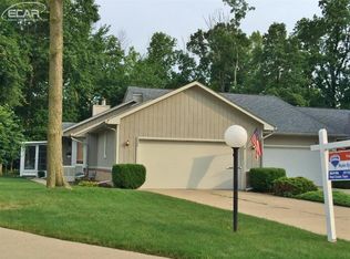 5490 Hickory Cir, Flushing, MI 48433