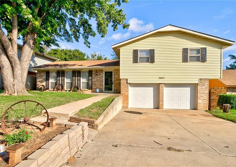1st image of 3817 NE 141st Cir