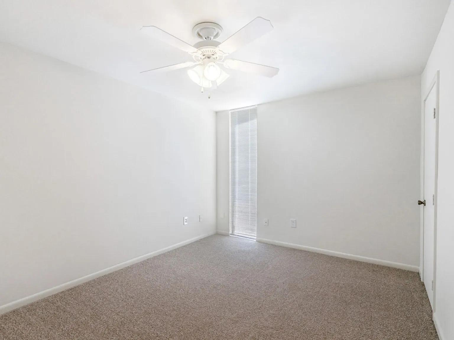 Registry Apartments — Photo 4