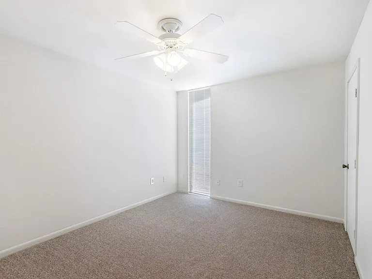 3209 Roberta St — Photo 4