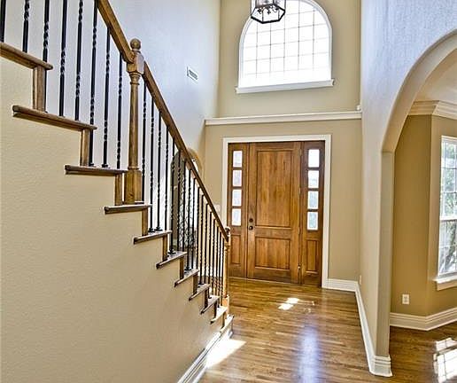 3rd image of 1255 N Montview Dr