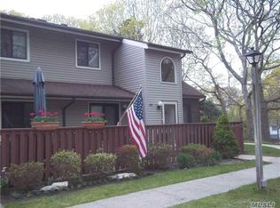 806 Woodland Ct, Coram, NY 11727
