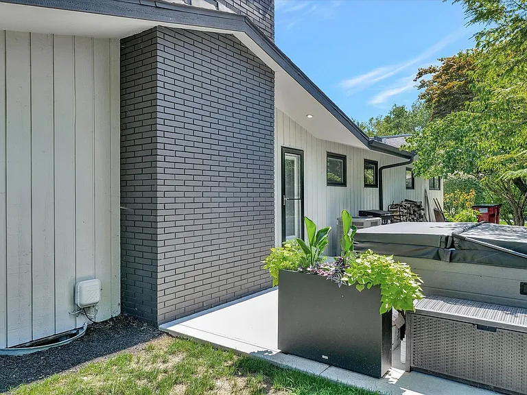102 Greencroft Dr — Photo 58