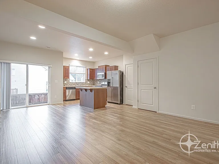 8515 NE 13th Pl — Photo 5