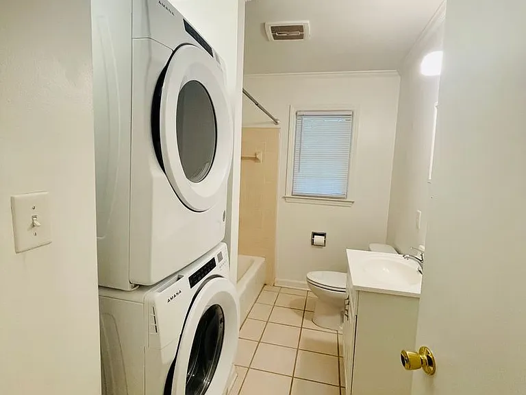 200 West Poplar — Photo 3