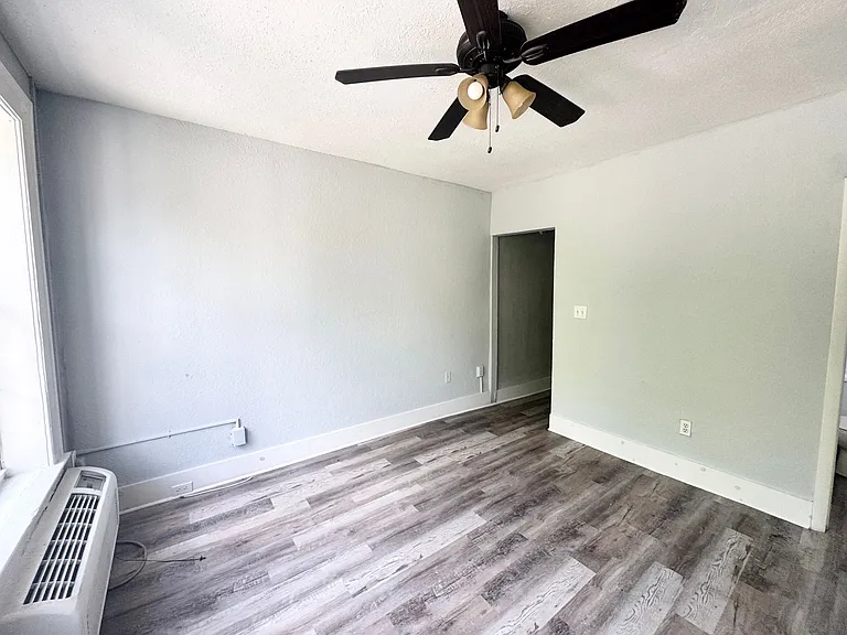 704 Cordova Dr #6 — Photo 9