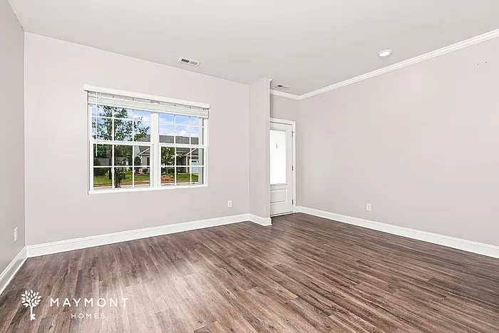 4 bed, 2.5 bath, 2368 sqft, $2,245 — Photo 4
