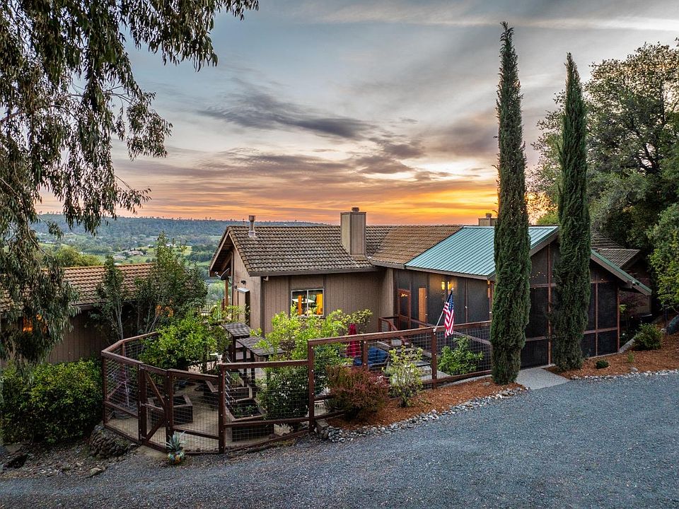 1st image of 888 Vineyard Hill Dr