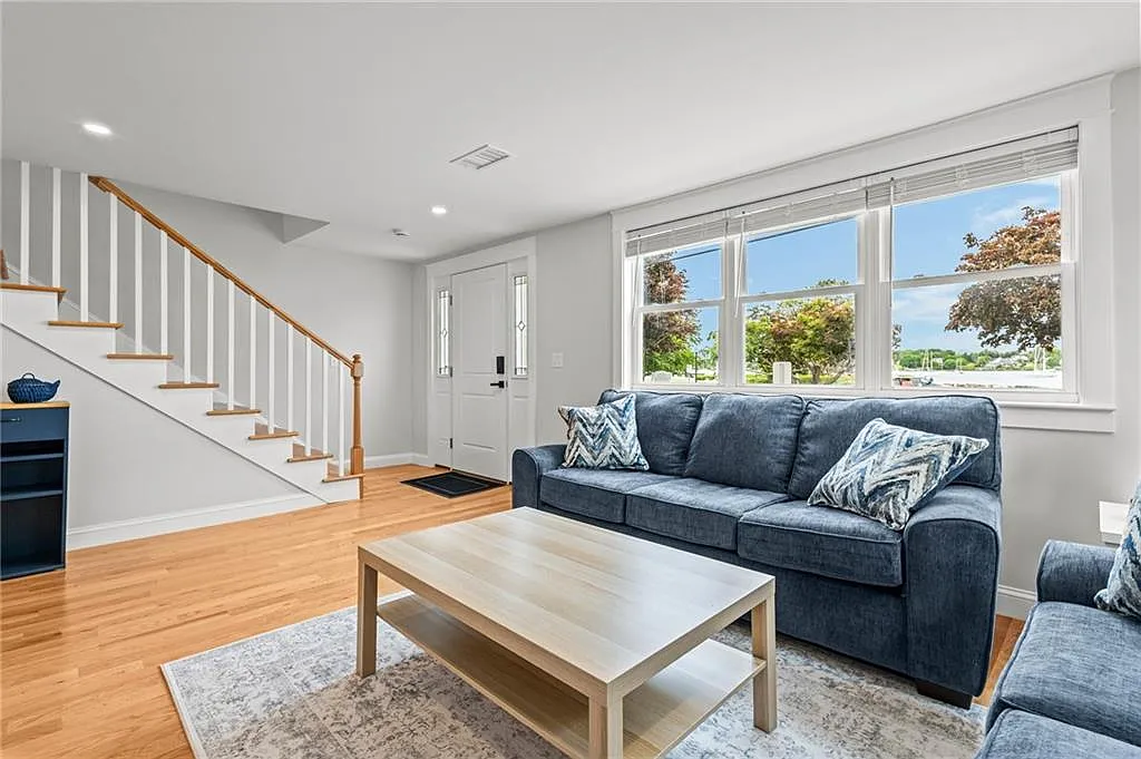 4 bed, 2.0 bath, 1610 sqft, $3,800 — Photo 3