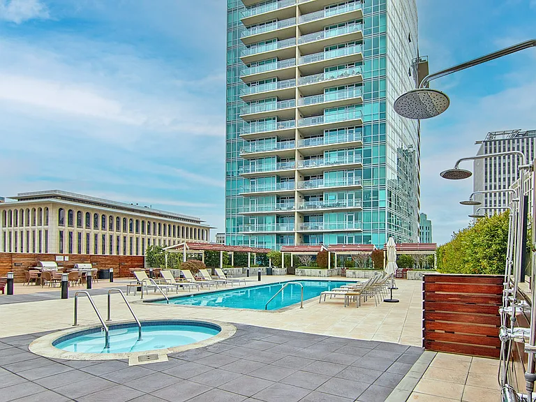 3785 Wilshire Blvd #704 — Photo 31