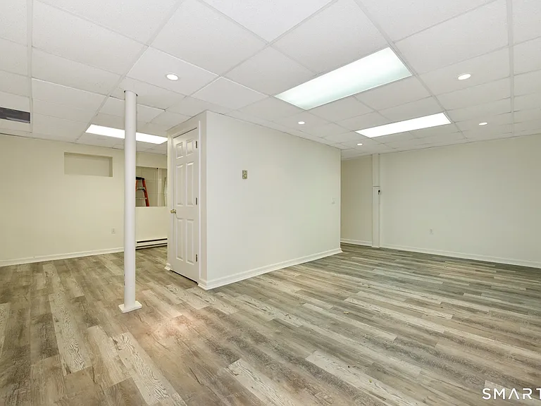 5 Moody Ave — Photo 35